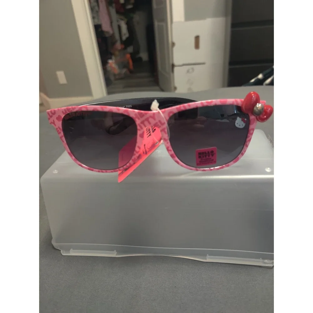 Hello Kitty Kids Sunglasses Pink Heart Logo Frame Shatter Resistant Lenses NEW